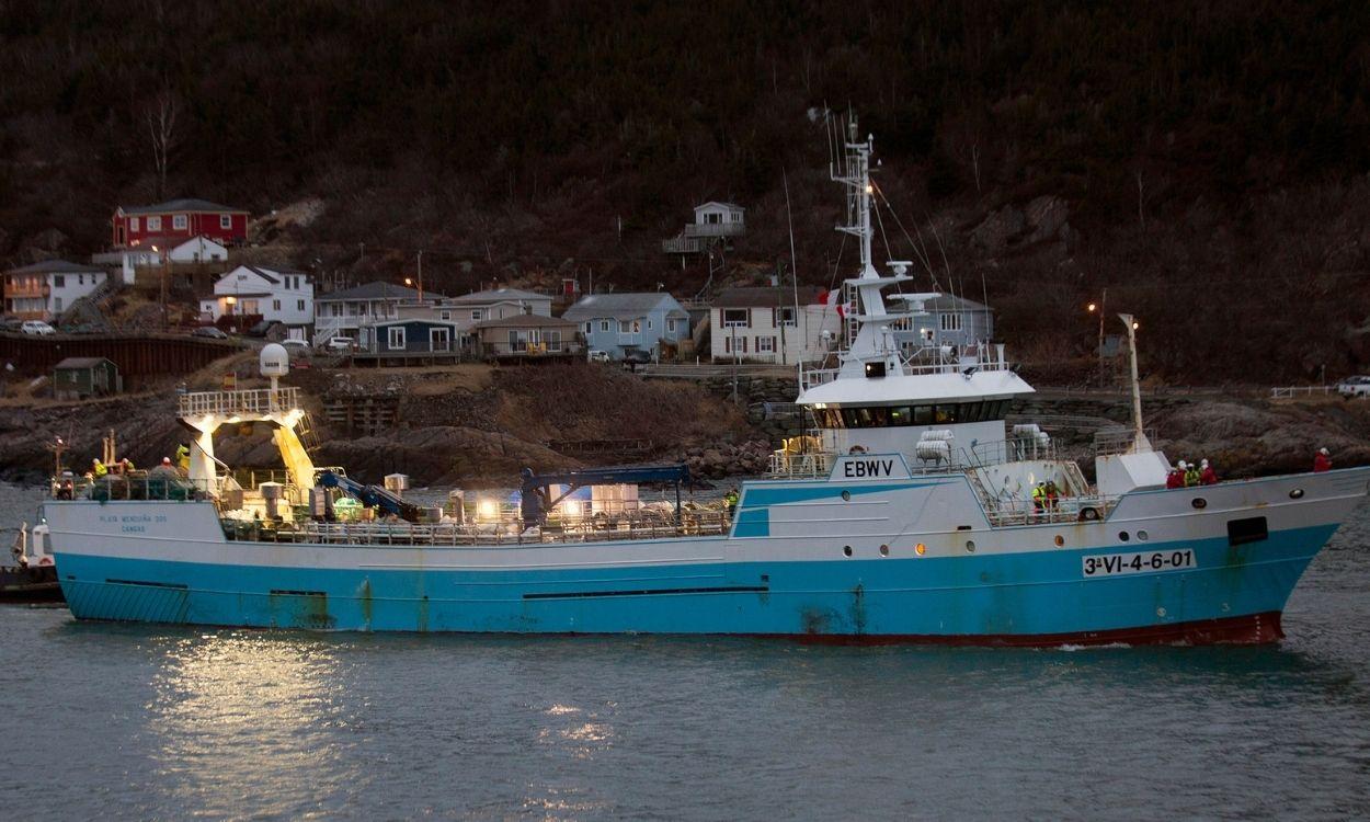 El pesquero español 'Playa Menduiña Dos' a su llegada al Puerto de San Juan de Terranova, a 19 de febrero de 2022, en San Juan, Terranova (Canadá)