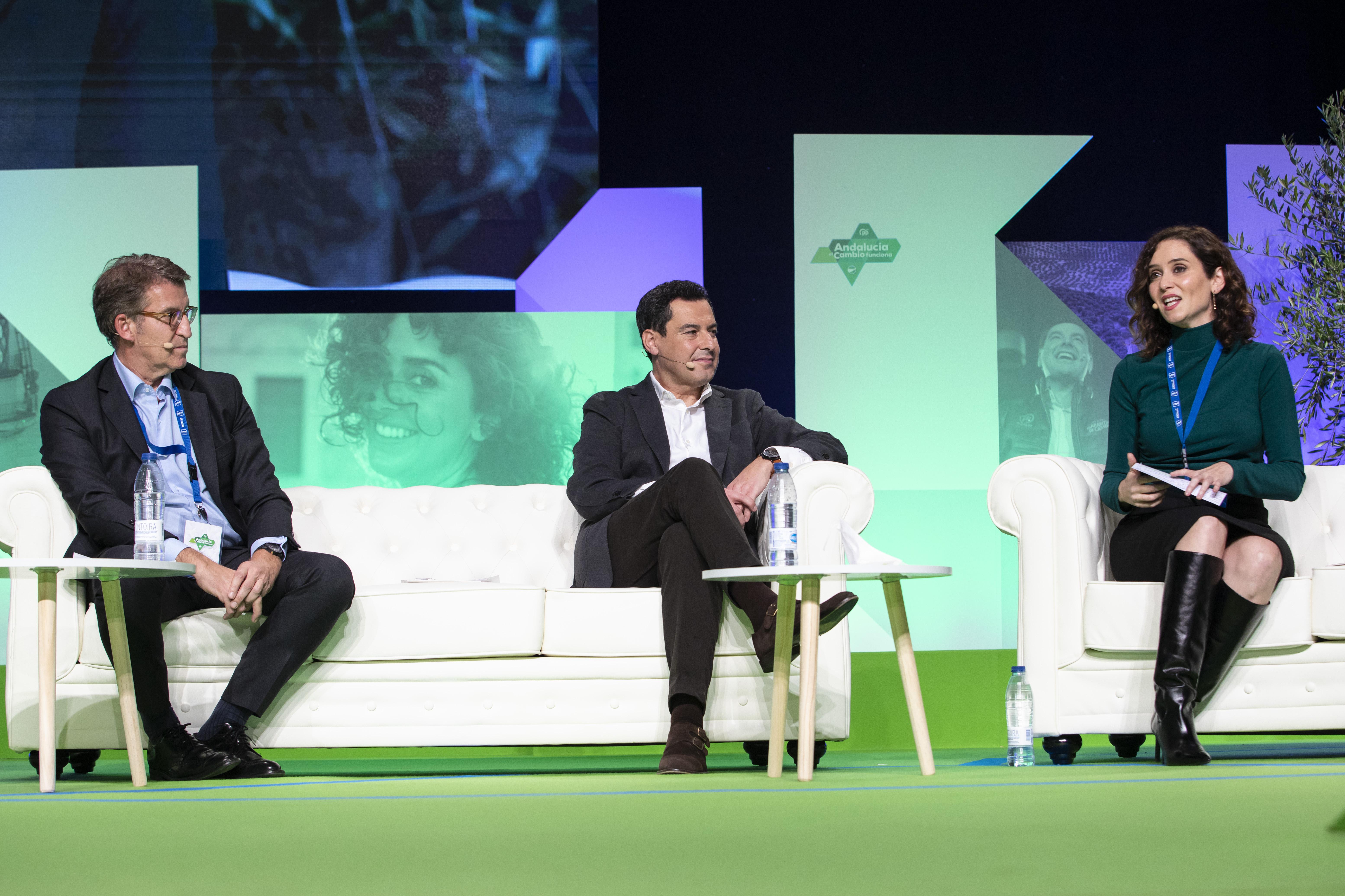 El líder del PP, Alberto Núñez Feijóo, el presidente de la comunidad de Andalucía, Juanma Moreno, y la presidenta de la Comunidad de Madrid, Isabel Díaz Ayuso. Álex Cámara / Europa Press