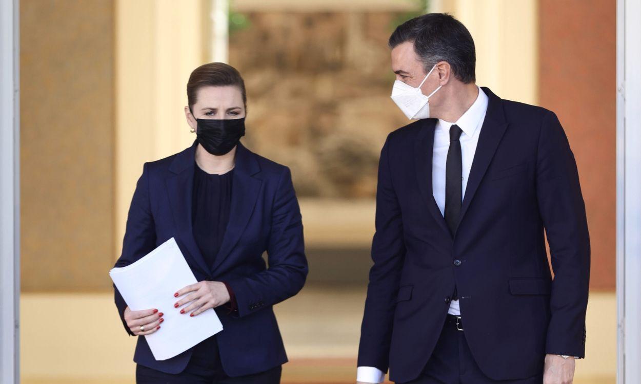 La primera ministra del Reino de Dinamarca, Mette Frederiksen, y el presidente del Gobierno, Pedro Sánchez, en el Palacio de la Moncloa. EP