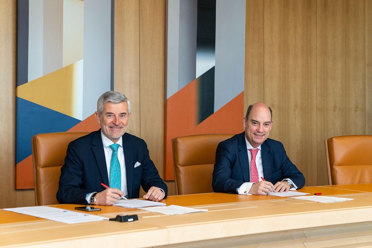 El director general de Banca Comercial de Santander España, Ángel Rivera, y el vicepresidente de Mapfre y CEO de la compañía en Iberia, José Manuel Inchausti