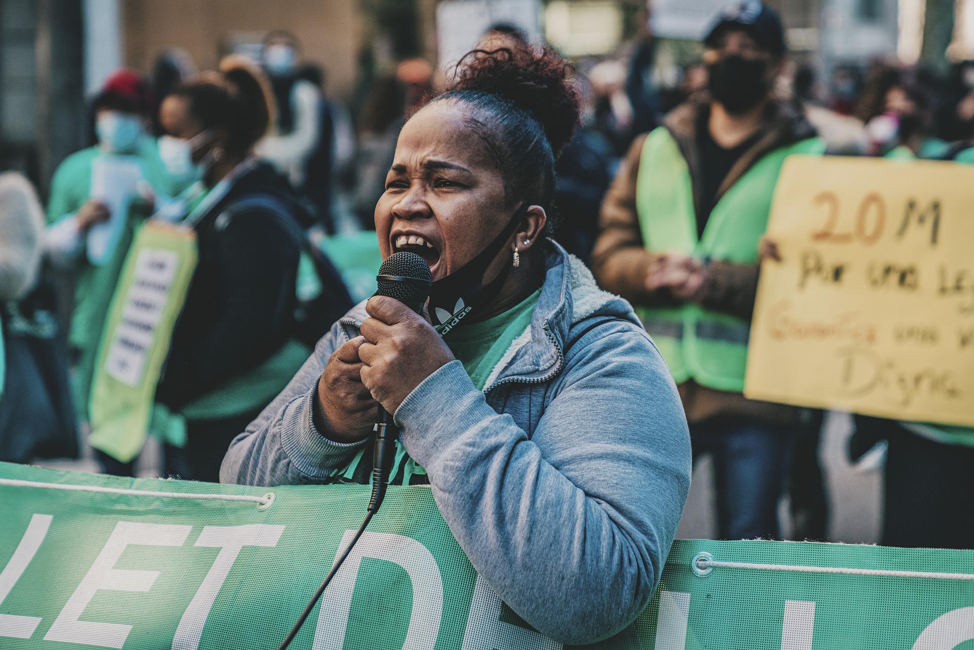 Qué pasa si una empresa se posiciona políticamente y sus directivos son activistas