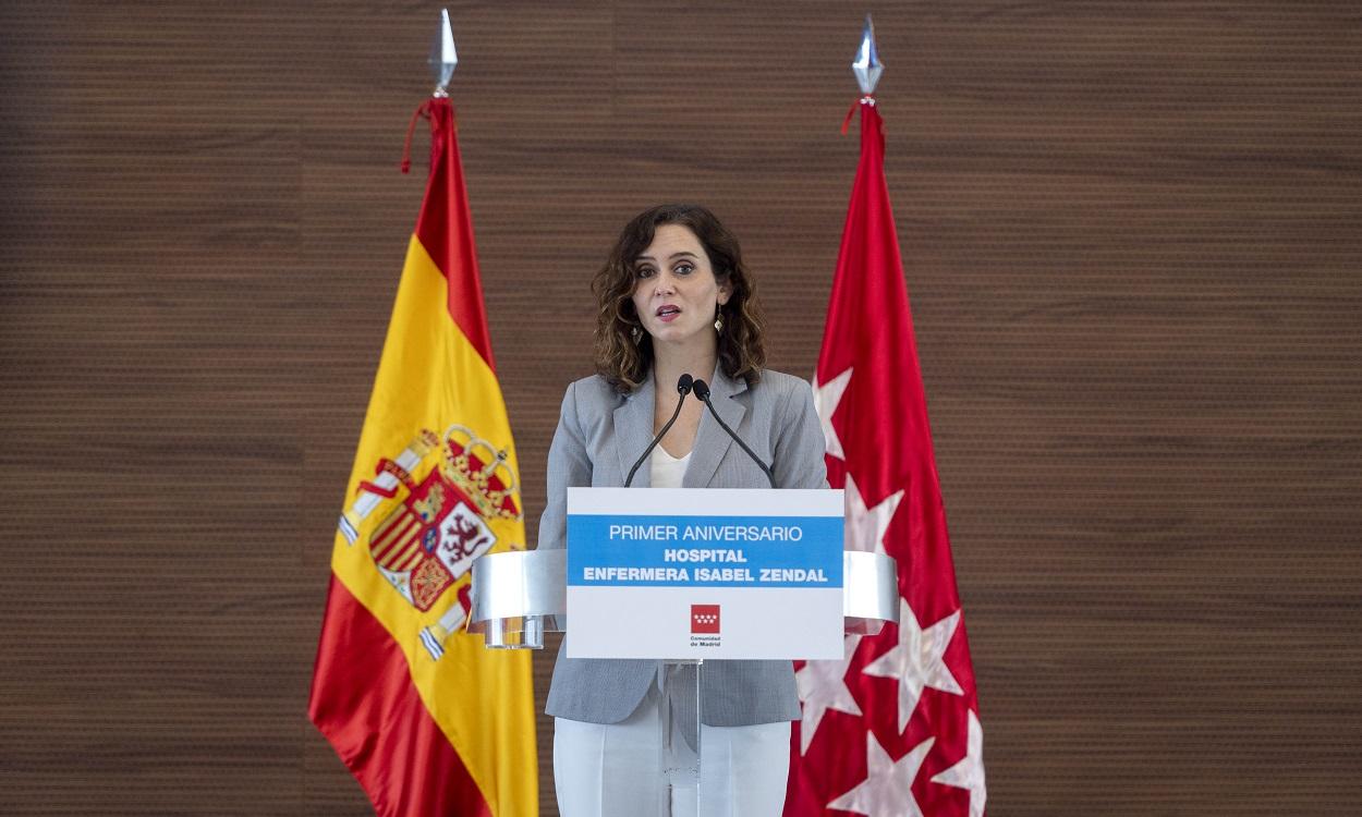 La presidenta de la Comunidad de Madrid, Isabel Díaz Ayuso, interviene durante su visita al Hospital público Enfermera Isabel Zendal. EP