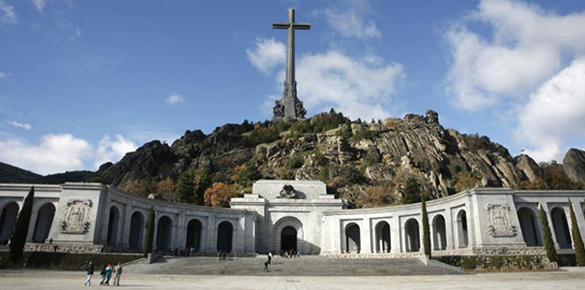 El Valle de los Caídos llega a los tribunales de la mano de Purificación Lapeña que quiere recuperar los restos de su abuelo