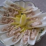 Endibias rellenas de berberechos y arroz con bogavante