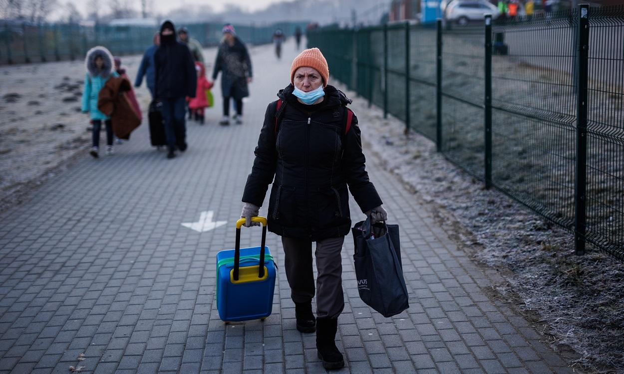 Refugiados ucranianos llegan al paso fronterizo de Medyka, a 27 de febrero de 2022. EP