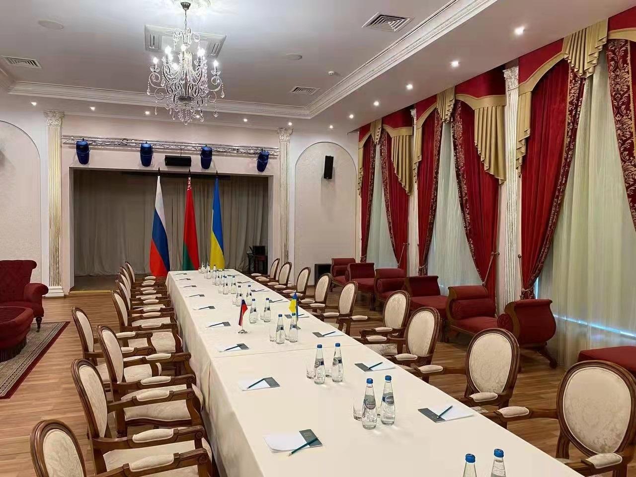 Sala donde se reúnen las delegaciones rusa y ucraniana en Bielorrusia. EP.