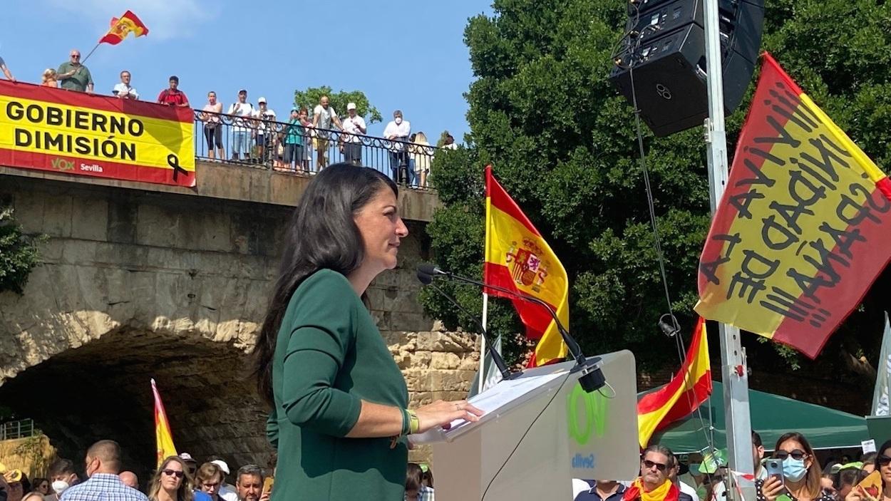 Macarena Olona interviene hoy en un acto de su partido en el Muelle de Nueva York.