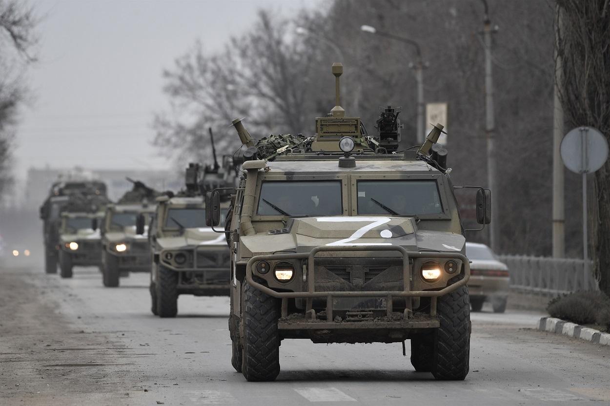 Vehículos militares de Rusia en la península de Crimea durante la ofensiva contra Ucrania. Fuente: Europa Press.