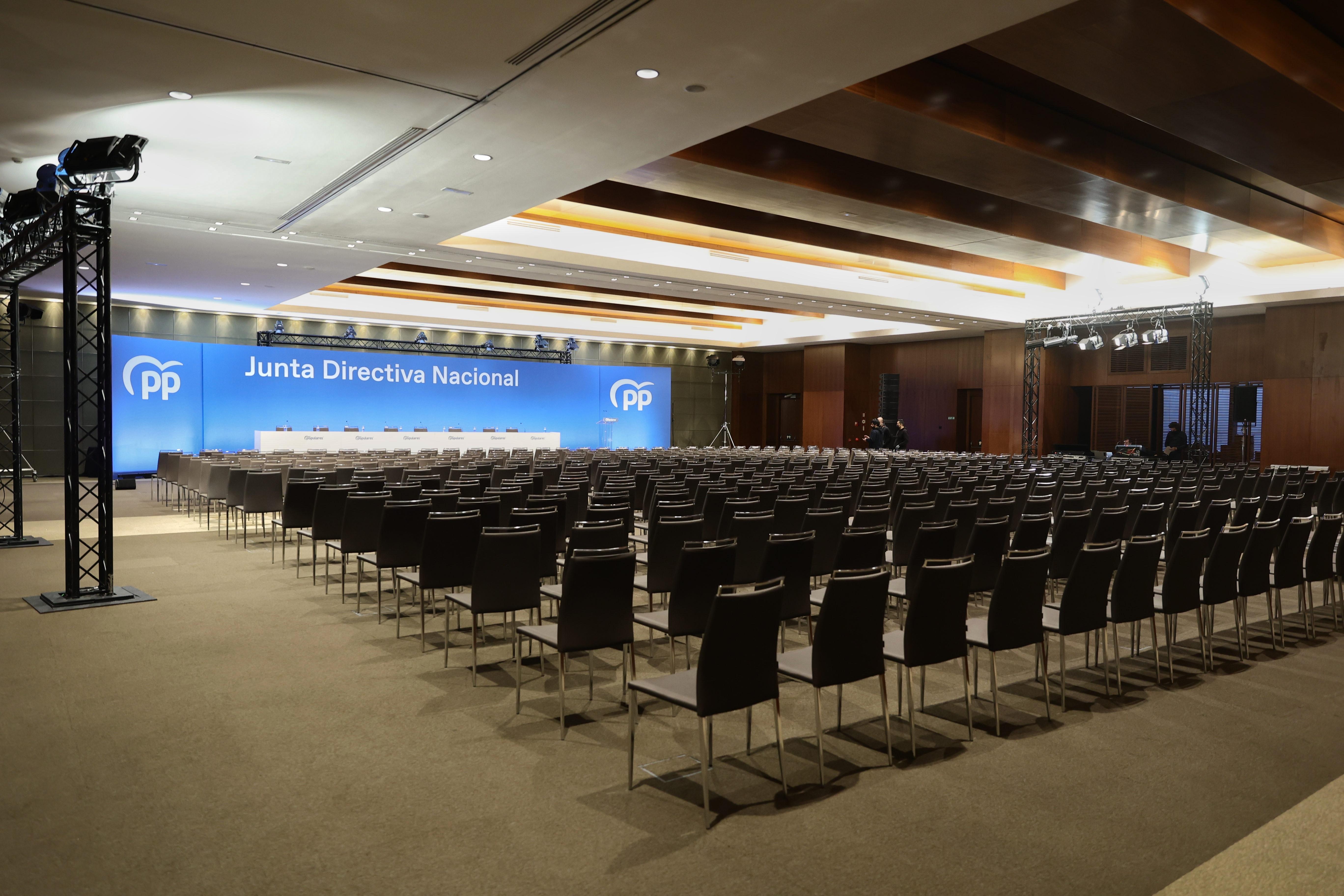 La sala donde se va a celebrar la reunión del Comité Ejecutivo del Partido Popular, en Eurostars Madrid Tower, a 1 de marzo de 2022, en Madrid (España). 