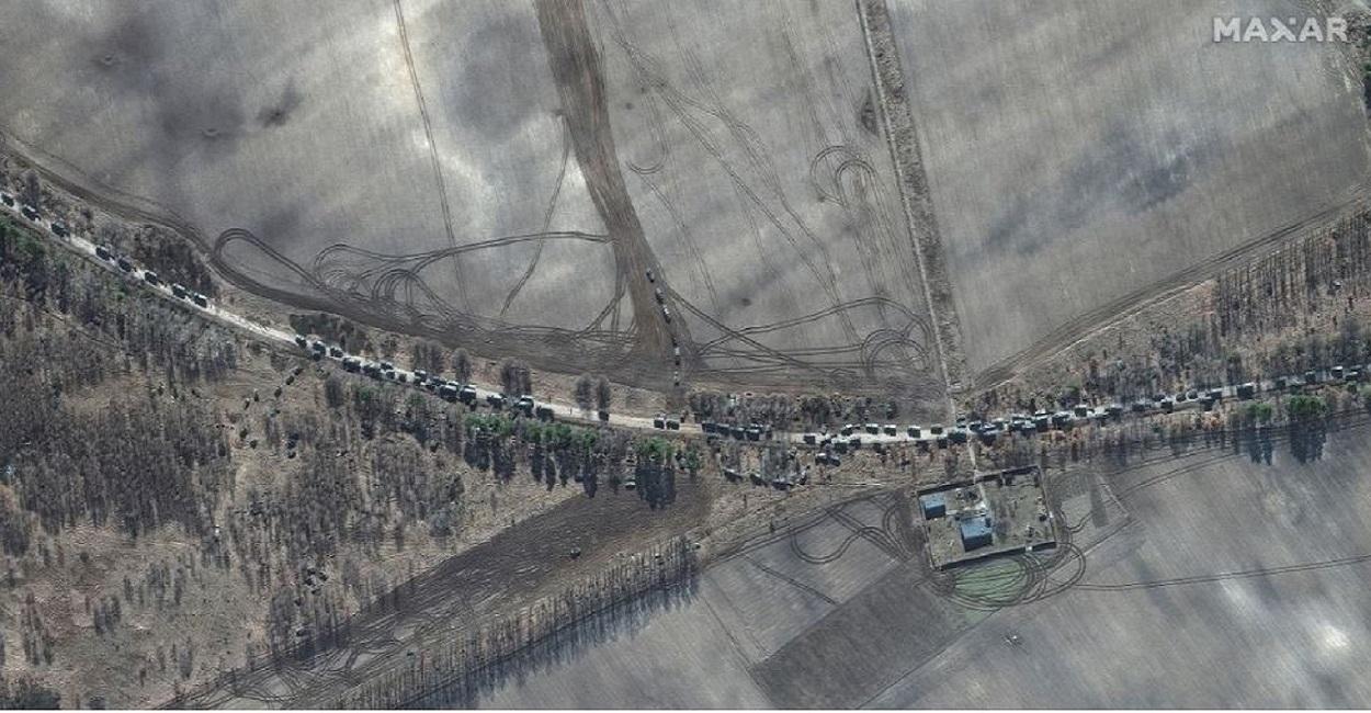 Un convoy ruso de 40 kilómetros avanza a Kiev. Maxar Technologies.