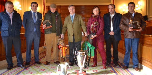 El PP prescindirá del diputado toledano que prefería recibir a dos galgos antes que a padres de niños con cáncer