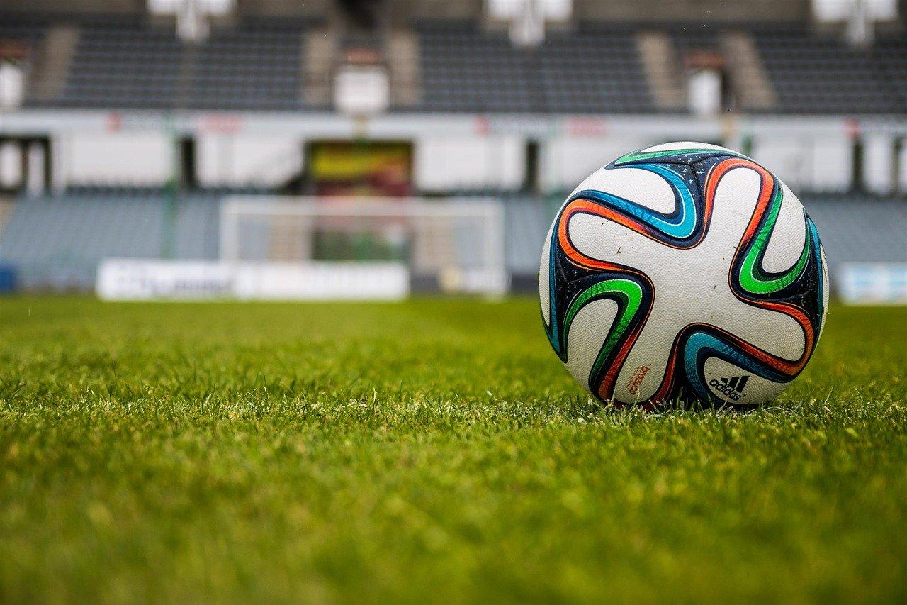 Imagen de recurso de una pelota de fútbol. Fuente: Pixabay.