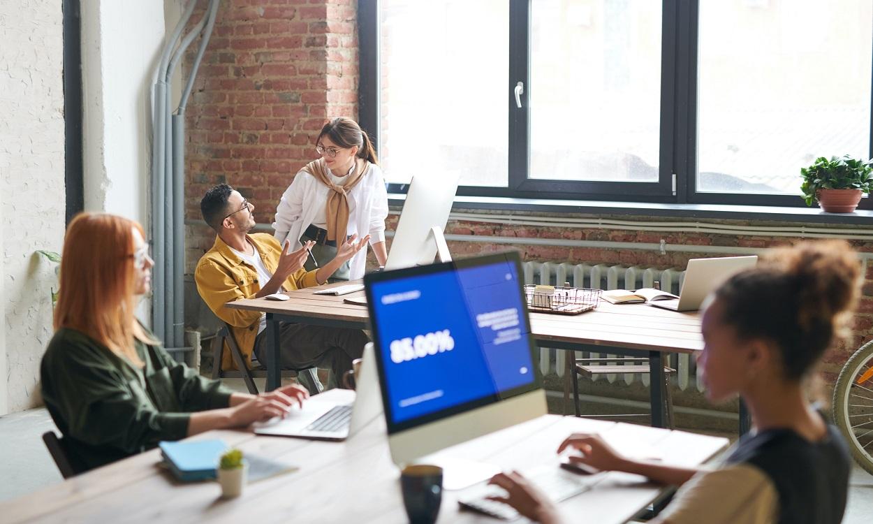 Imagen de trabajadores en una empresa. Pexels