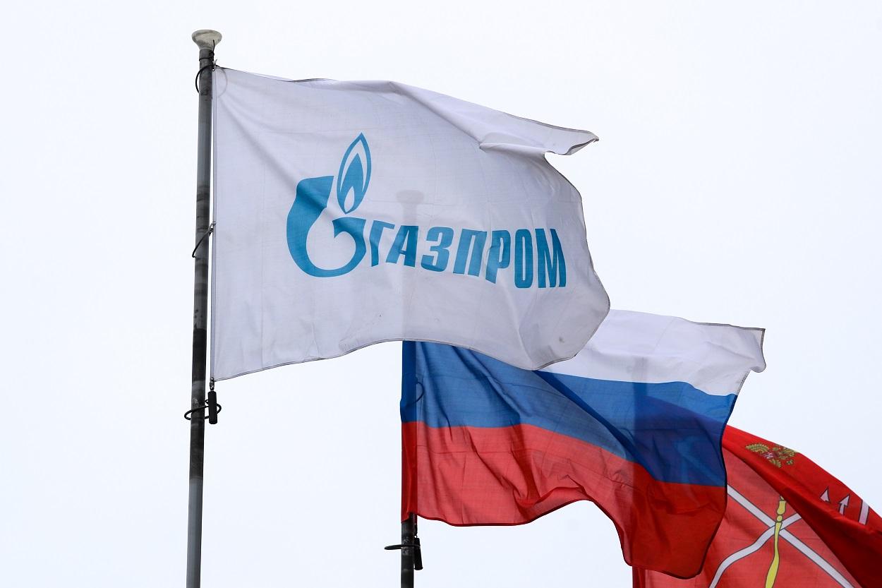 Bandera con el logo de Gazprom. Europa Press