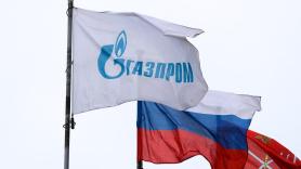 Bandera con el logo de Gazprom. Europa Press