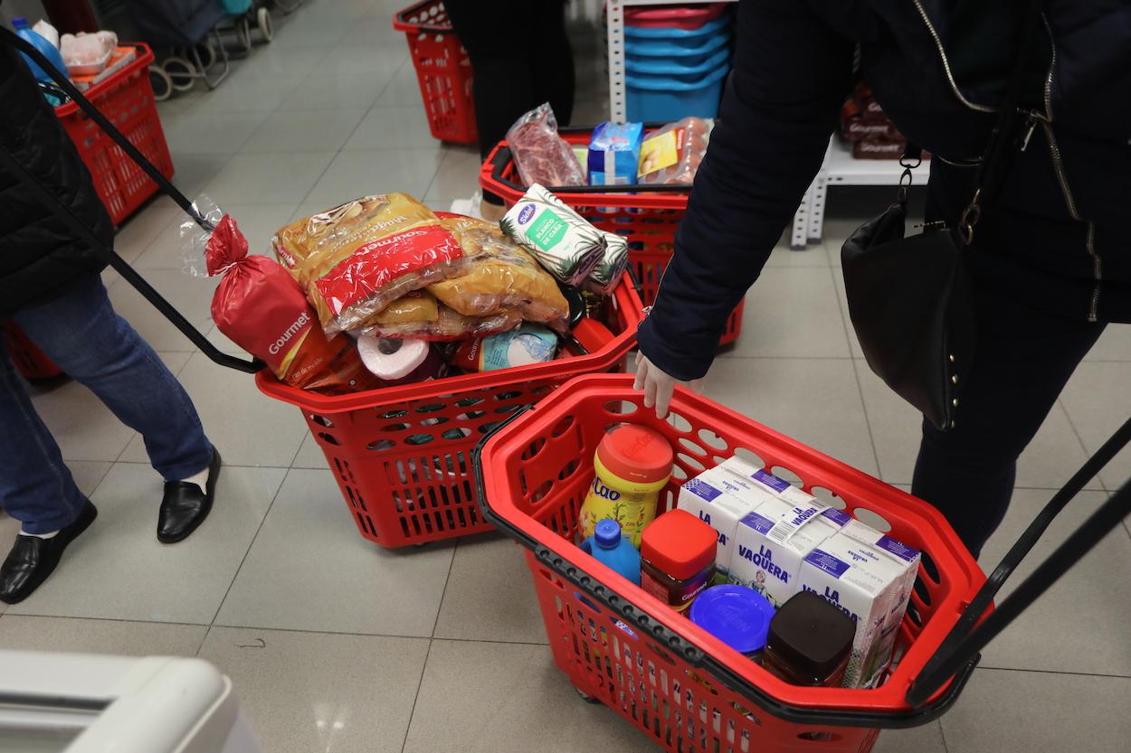 Estos son los alimentos que más se encarecen en cada supermercado. EP