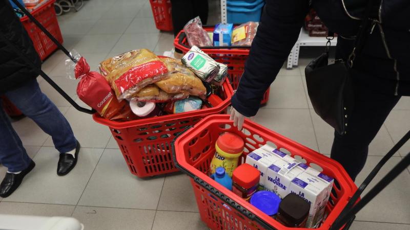 Estos son los alimentos que más se encarecen en cada supermercado. EP