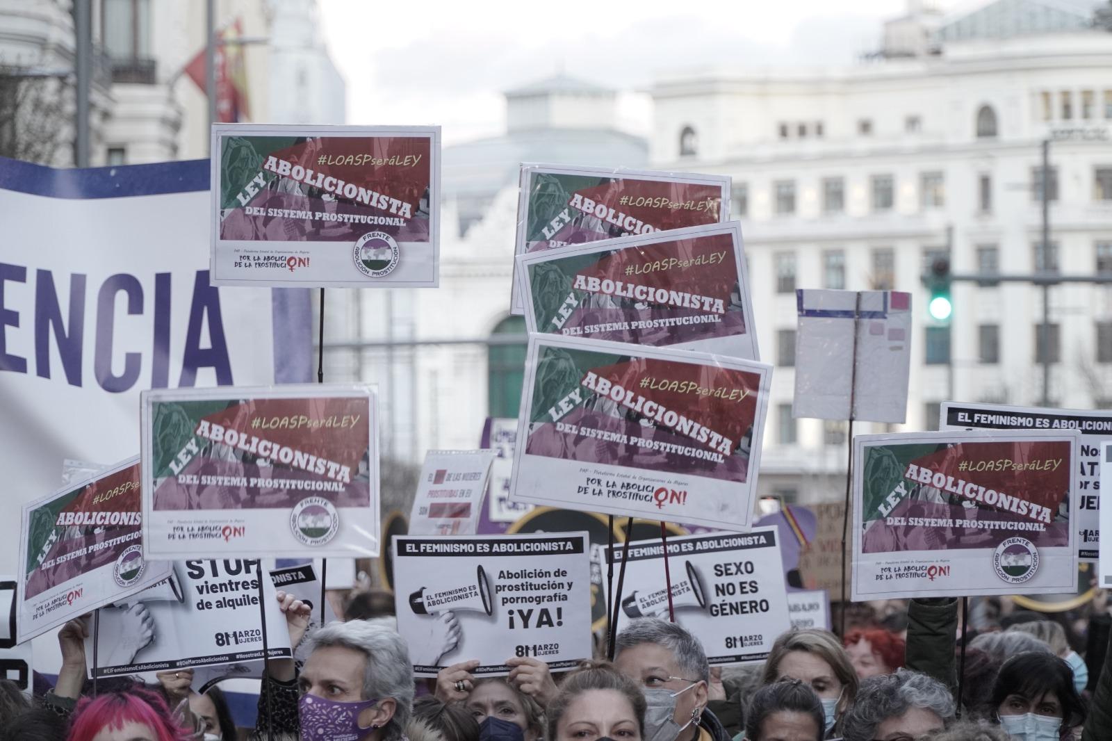 Manifestación de las feministas abolicionistas en el 8M en Gran Vía, Madrid. Foto Jesús Olmedo.
