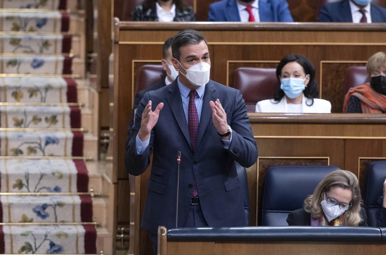 El presidente del Gobierno, Pedro Sánchez, interviene en una sesión plenaria, en el Congreso de los Diputados