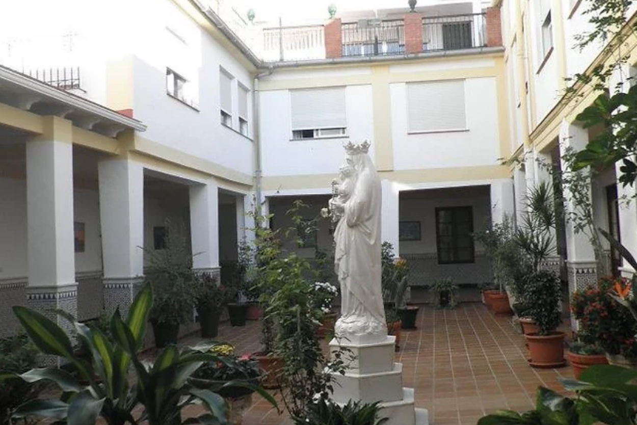 Patio de la Virgen del colegio La Goleta. WEB OFICIAL DEL CENTRO