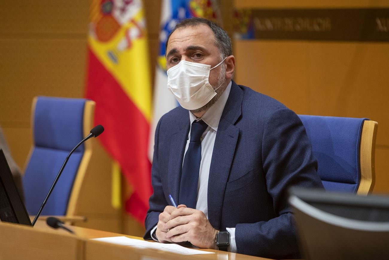El conselleiro de Sanidade, Julio García Comesaña, anunció el fin del uso de la mascarilla en los recreos (Foto: Europa Press).