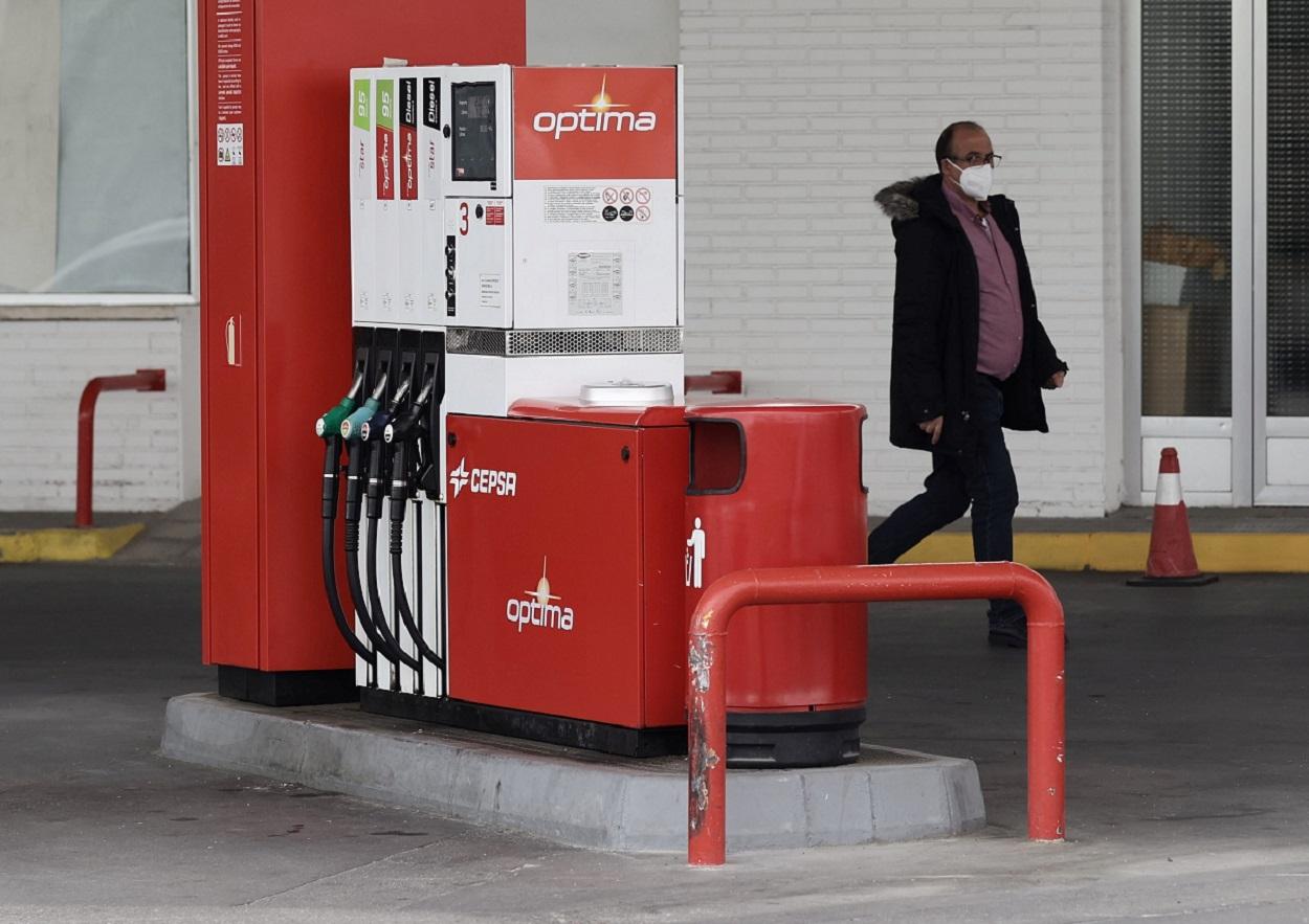 Surtidor de gasolina y diésel. Europa Press