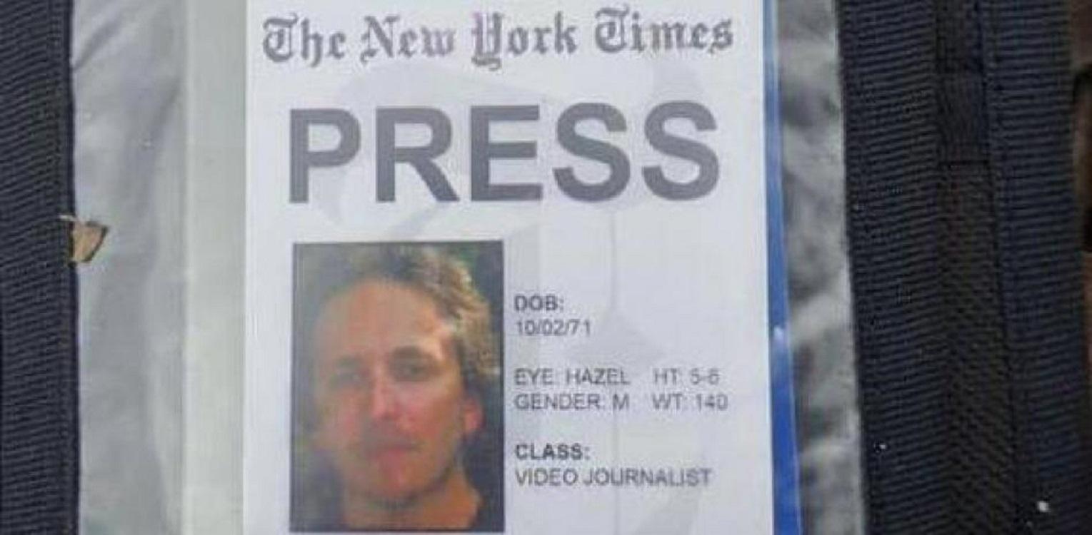 Identificación del periodista de 'The New York Times' Brent Renaud. Fuente: Redes.