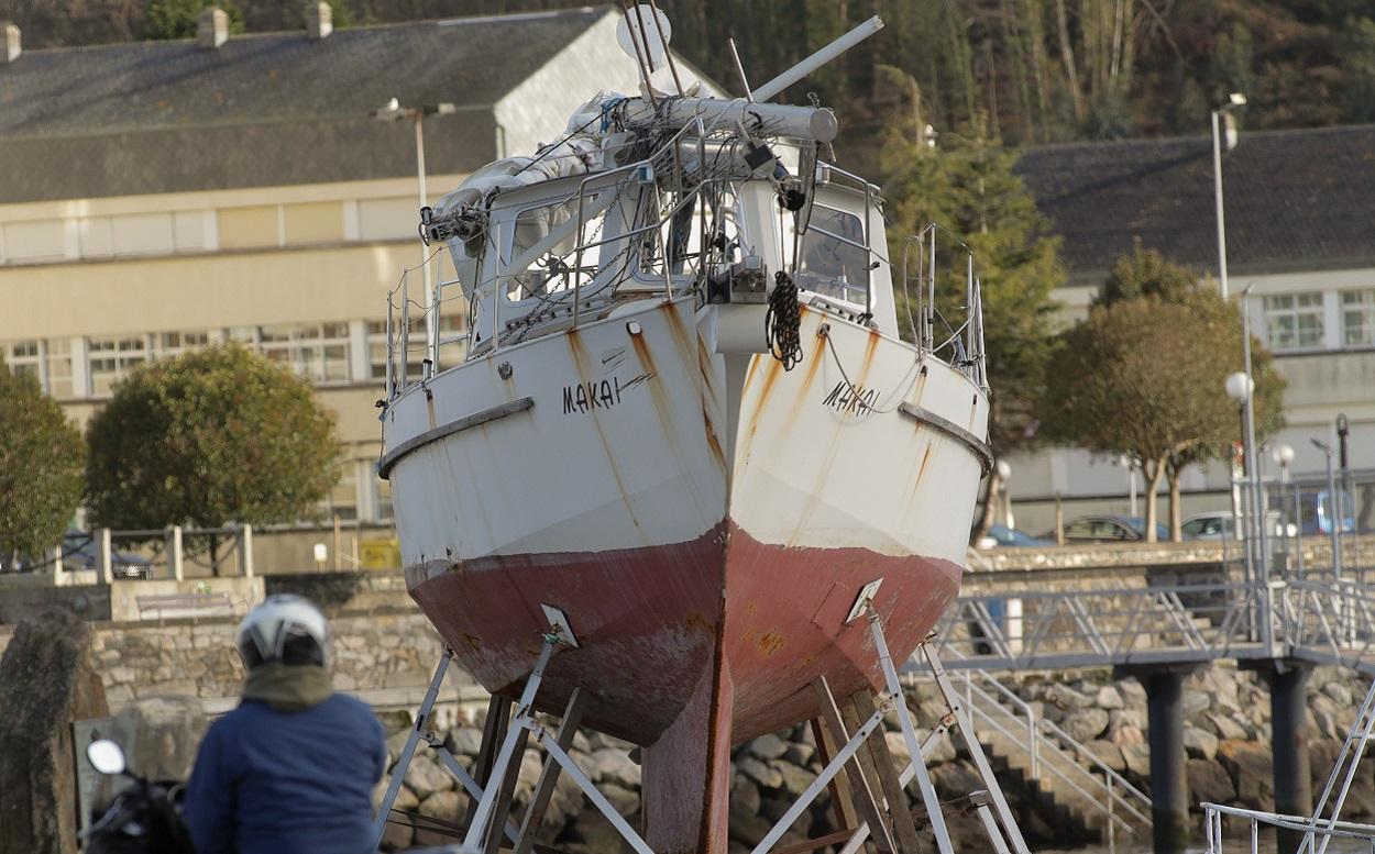 Un barco amarrado en el puerto como protesta por la subida de precio de los combustibles. Europa Press