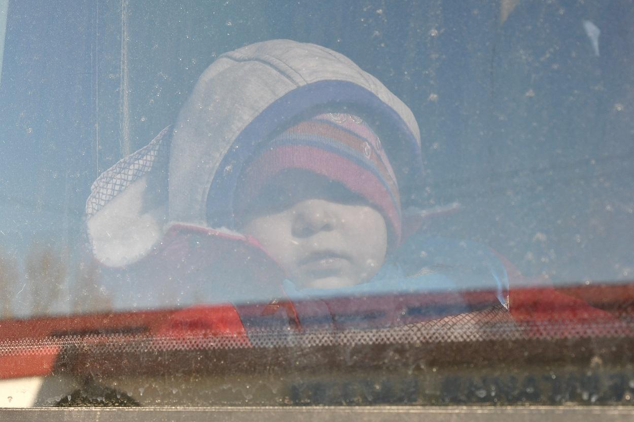 Niños ucranianos suben al tren de evacuación en la estación de tren de Kramatorsk (Ucrania). Fuente: Europa Press.