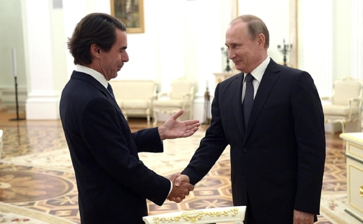 José María Aznar y Vladimir Putin, durante la reunión que mantuvieron en 2016. Fuente: Facebook.