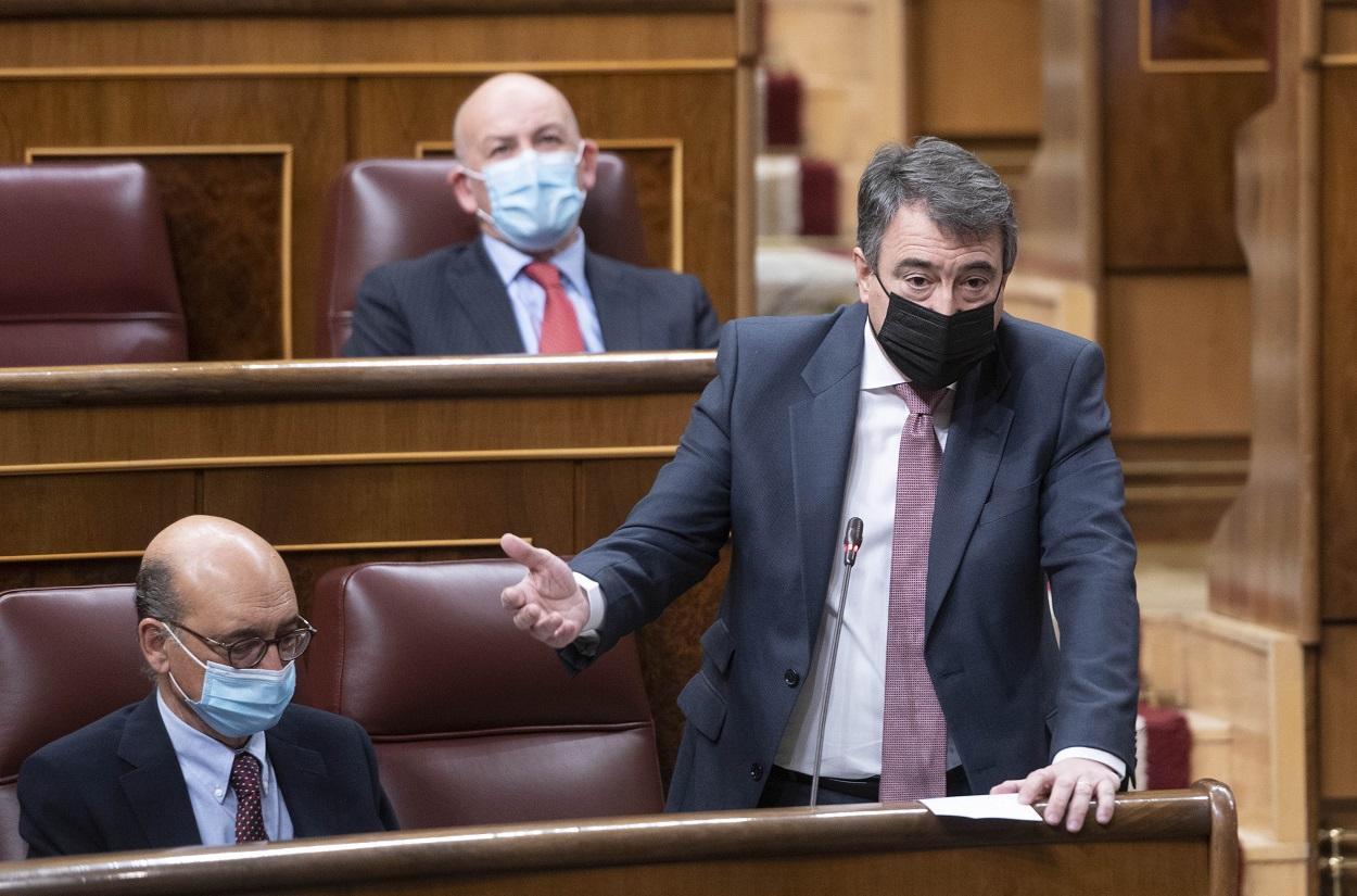 El portavoz del PNV en el Congreso de los Diputados, Aitor Esteban, interviene en una sesión plenaria, en el Congreso de los Diputados