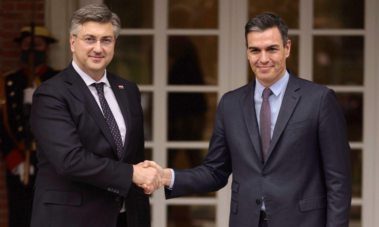 El primer ministro de Croacia, Andrej Plenkovic, con el presidente del Gobierno, Pedro Sánchez, en el Palacio de La Moncloa en Madrid. EP