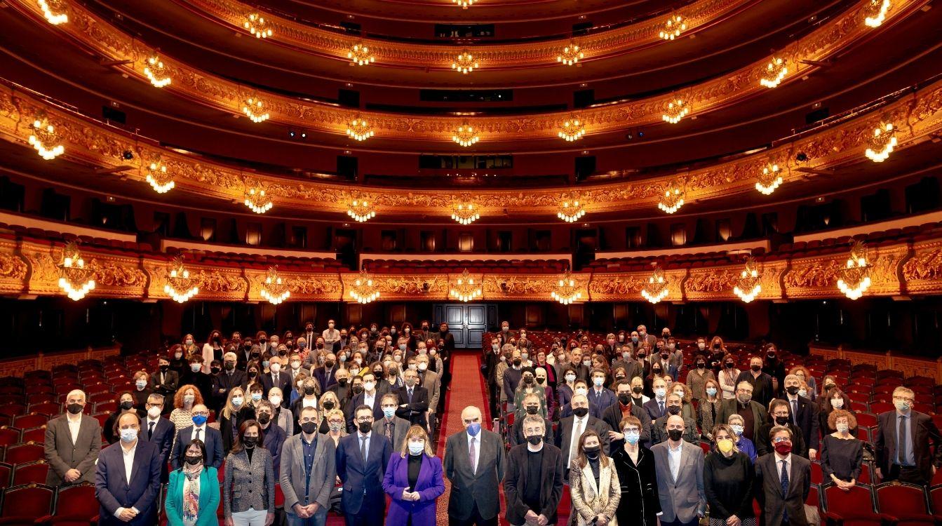 119 centros culturales de toda Cataluña han seleccionado una o varias obras de sus colecciones relacionadas con la historia del Liceu que expondrán durante unos meses en sus sedes