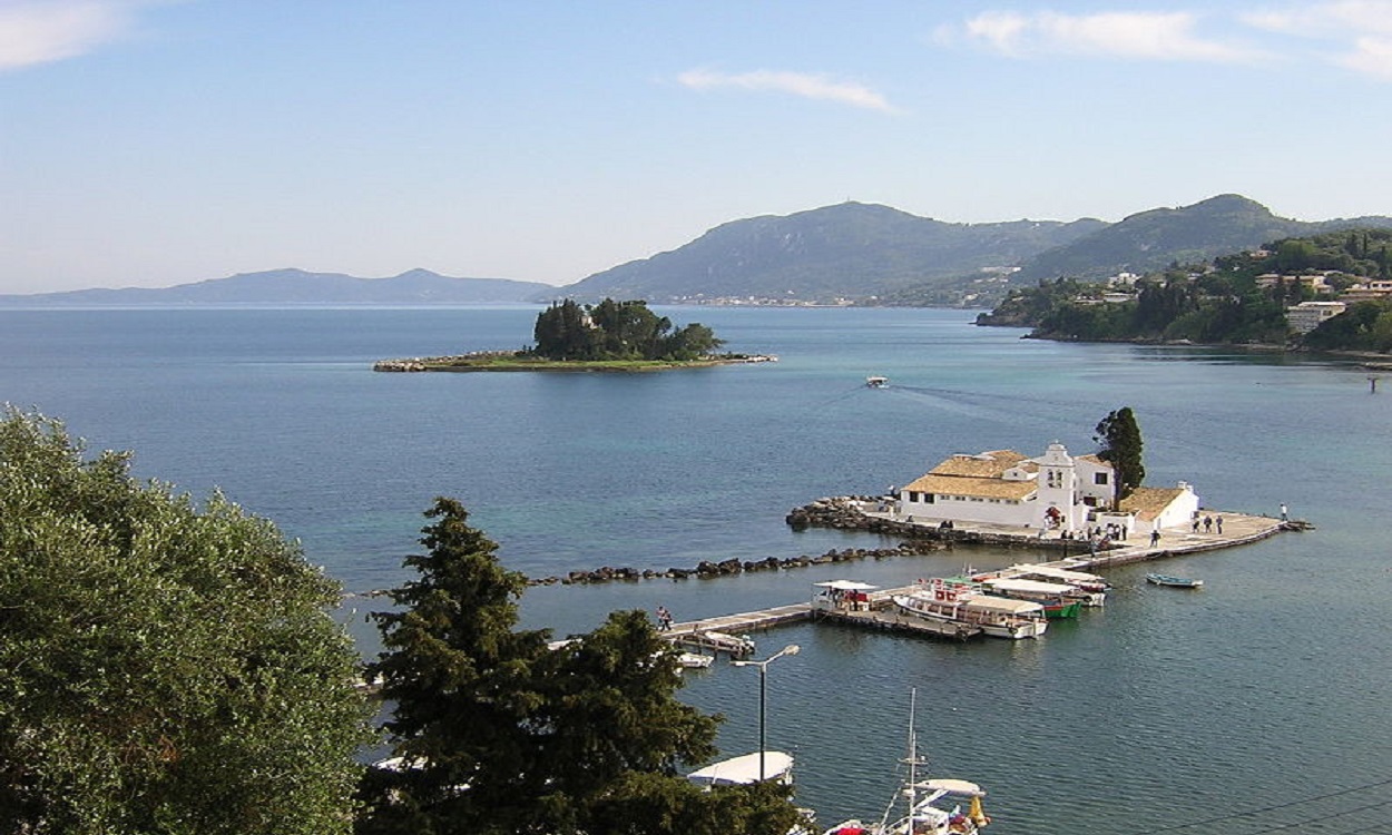 La isla griega 'low cost' que tienes que visitar en Semana Santa (o cualquier fin de semana)