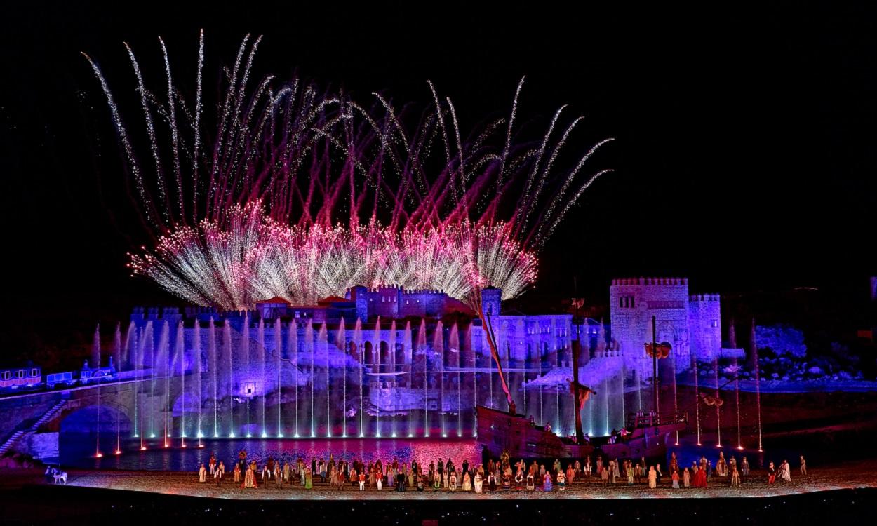 Imagen del espectáculo nocturno 'El sueño de Toledo', en Puy du Fou España