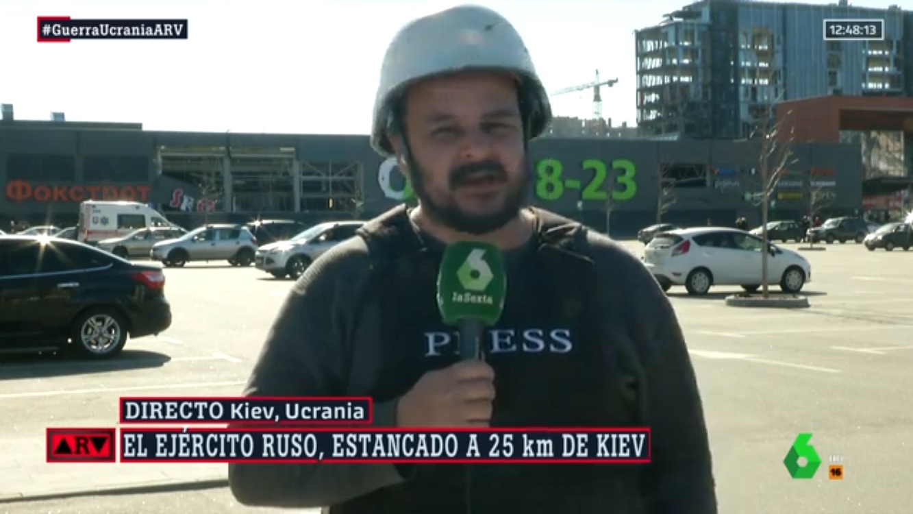 El impactante momento de un reportero de laSexta al ser interrumpido por un misil antiaéreo. Fuente: Atresmedia.