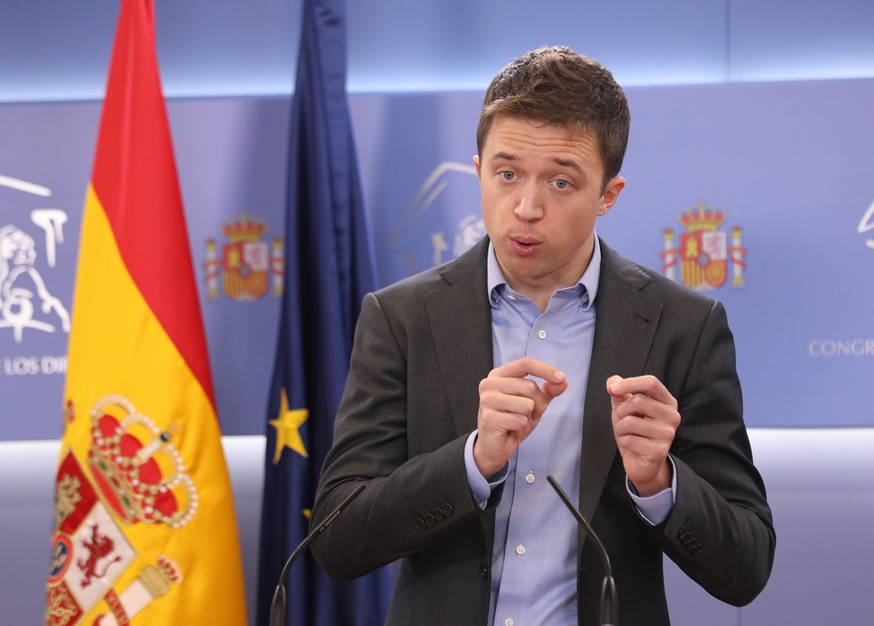 El diputado nacional de Más Región, Íñigo Errejón, interviene en una rueda de prensa