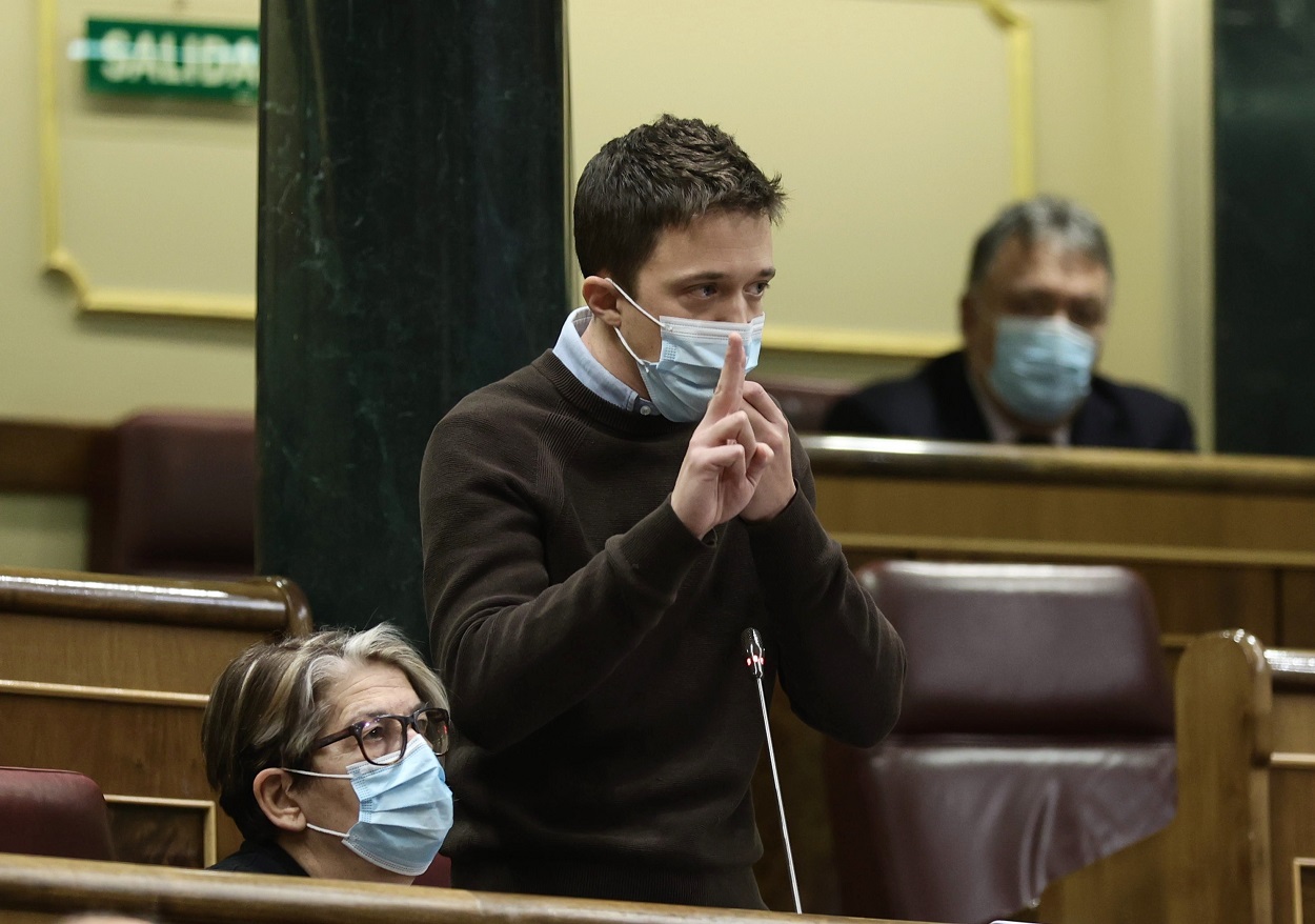 El diputado nacional de Más Región, Íñigo Errejón, interviene en una sesión plenaria en el Congreso de los Diputados