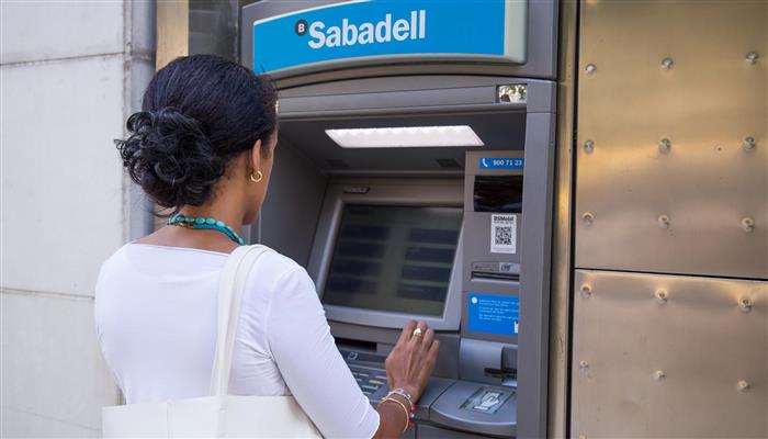 Banco Sabadell lanza un depósito ligado al comportamiento de las acciones de Telefónica e Iberdrola