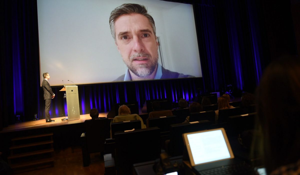 Carlos Franganillo conecta desde Bruselas para recibir el premio del Congreso de Periodismo de Huesca