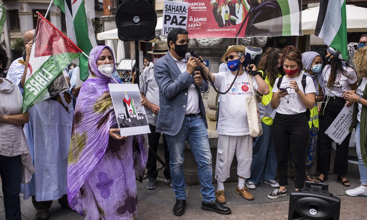 El representante en España del Frente Polisario, Abdulah Arabi, durante la marcha por la Libertad del Pueblo Saharaui en junio de 2021. EP