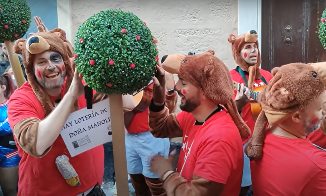 Chirigota callejera 'El Madrileño' en el Carnaval de Cádiz 2022