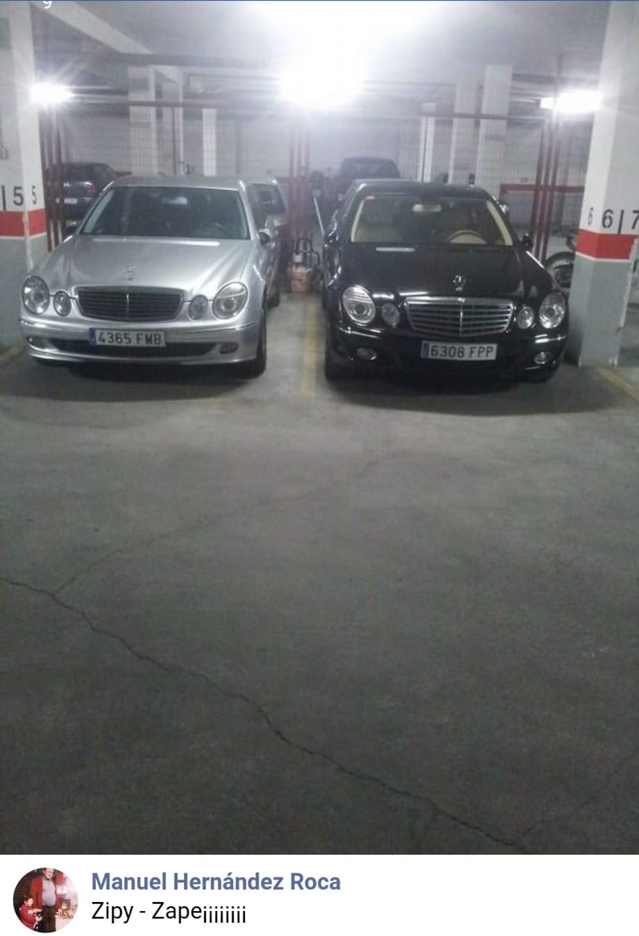 Manuel Hernández presume de sus dos Mercedes. Facebook. Manuel Hernández presume de sus dos Mercedes. Facebook.