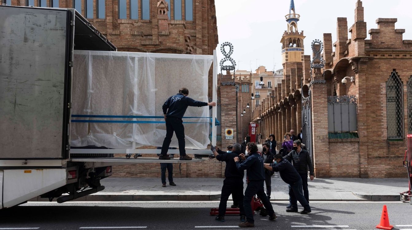 Traslado del tapiz a CaixaForum Barcelona