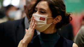 Insultos a la izquierda y proclamas a Vox: así es la empresa que recibió 7,7 millones de Ayuso