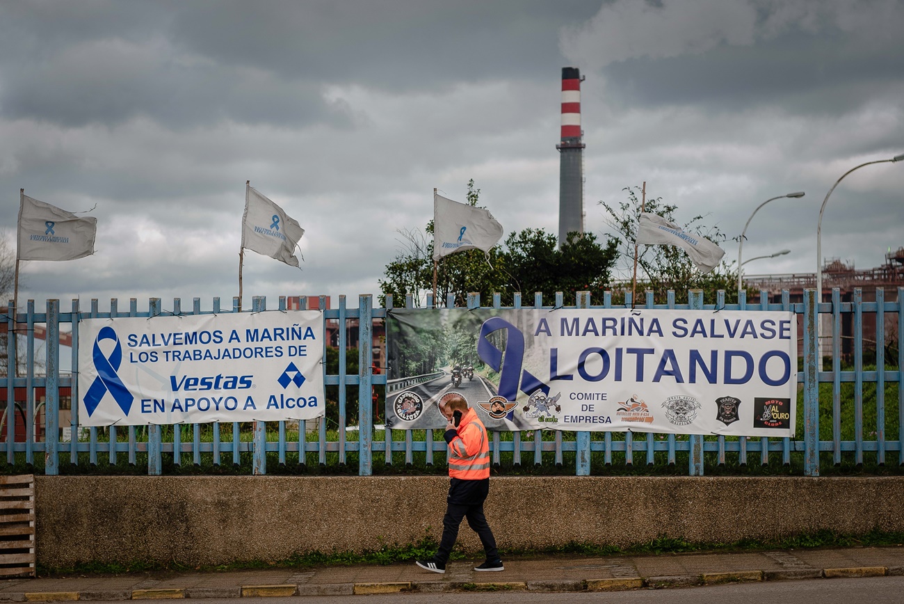 Imagen de la fábrica de Alcoa en los momentos de protestas de la plantilla de trabajadores (Foto: Europa Press).