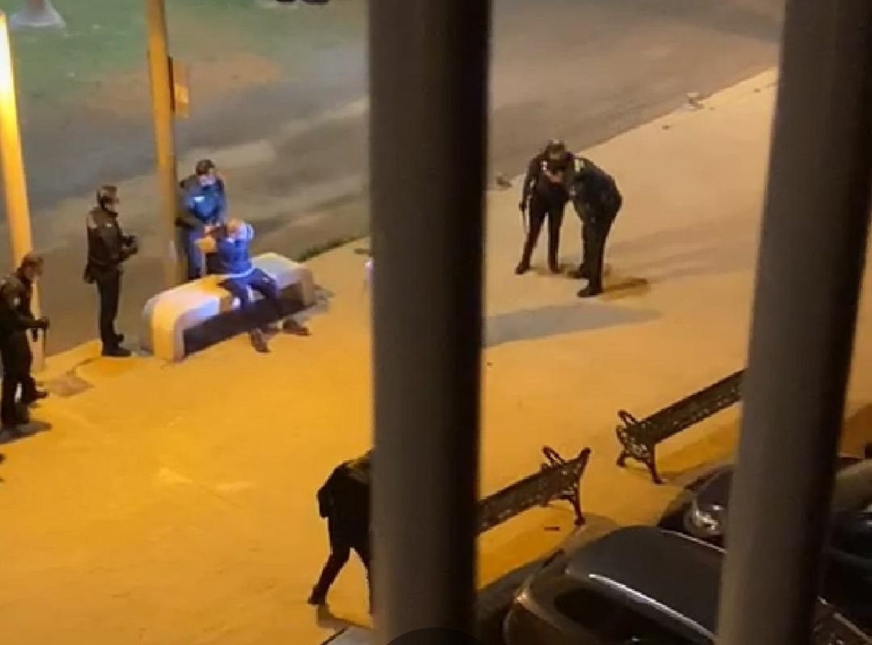 La Policía detiene a un hombre en Rincón de la Victoria tras arremeter con arma blanca contra los agentes