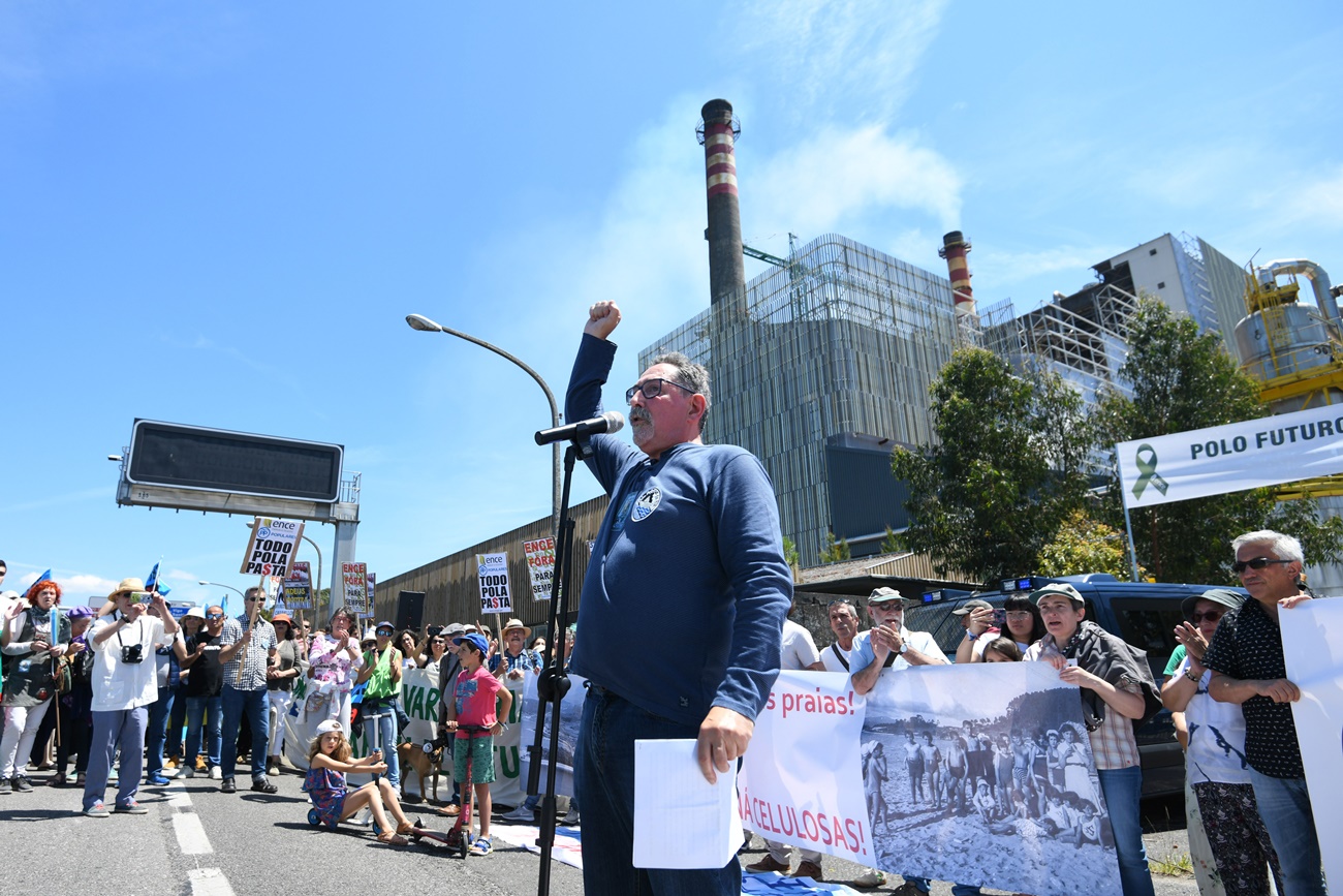 Imagen de archivo de una protesta de la Asociación pola Defensa da Ría delante de la factoría de ENCE en Pontevedra (Foto: Europa Press/Archivo).