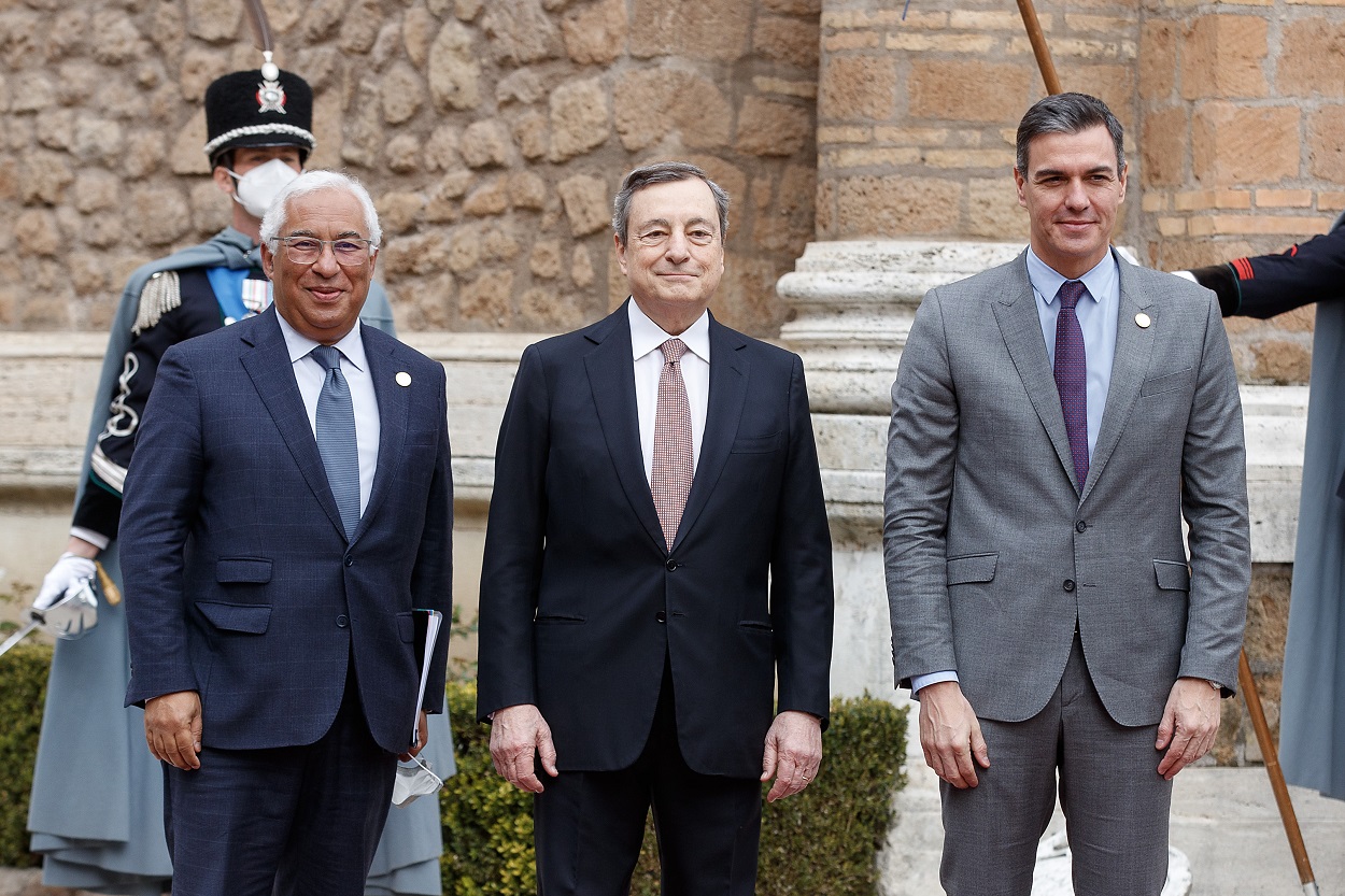 Antonio Costa, Mario Draghi y Pedro Sánchez. Europa Press