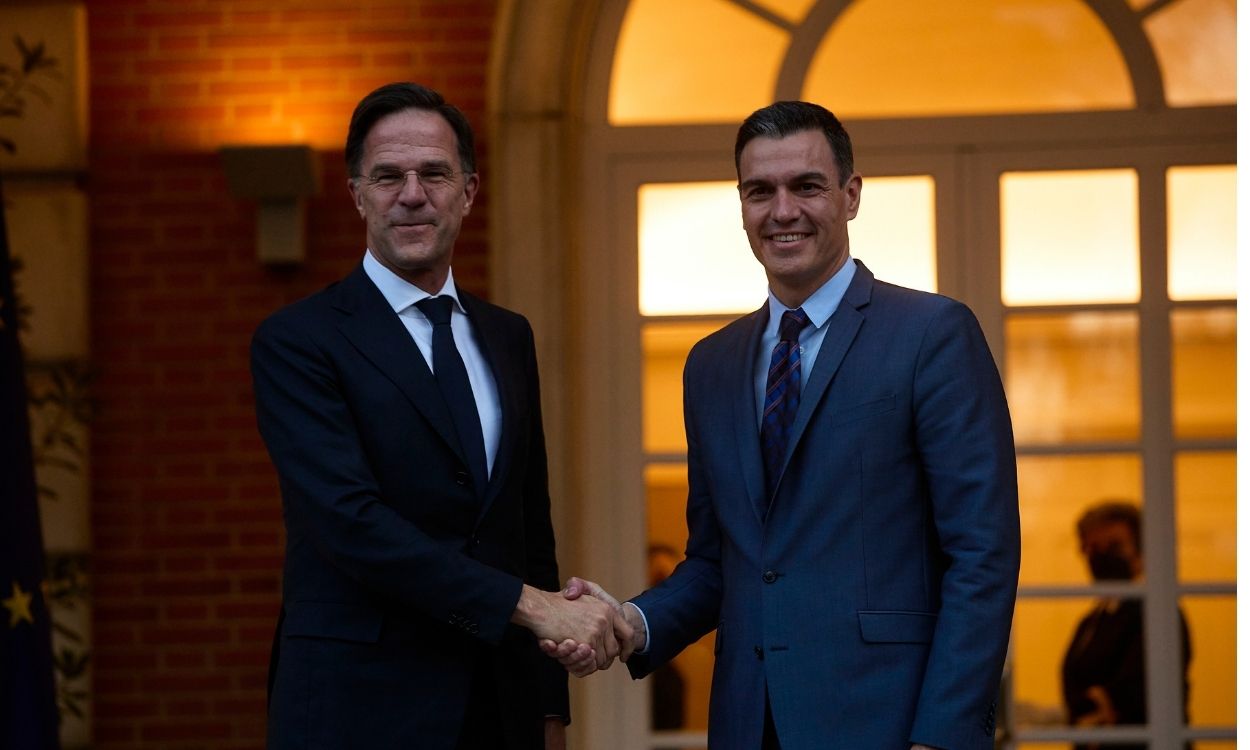 El presidente del Gobierno, Pedro Sánchez, recibe al primer ministro de Países Bajos, Mark Rutte en el Palacio de la Moncloa. EP